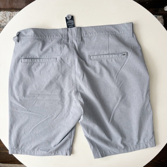 Travis Mathew Men’s 9” Lightweight Performance Golf Short Size 34 Gray - Picture 7 of 7